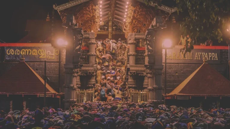 ശബരിമല കൊള്ളയില്‍ കേന്ദ്ര ഏജന്‍സികള്‍ ലക്ഷ്യമിടുന്നത് രണ്ട് മന്ത്രിമാരെ; അഴിമതിയില്‍ സംശയ നിഴലിലുള്ള മന്ത്രിമാരെ മുഖ്യമന്ത്രി പിണറായി വിജയന്‍ ന്യായീകരിക്കുന്നത് എങ്ങനെയെന്ന് ചോദിച്ച് അമിത് ഷാ; കേരളത്തിലെ ലക്ഷ്യം ബിജെപി മുഖ്യന്‍