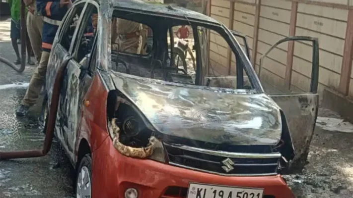 തിരുവനന്തപുരം ജഗതിയില്‍ ഓടിക്കൊണ്ടിരുന്ന കാറിന് തീപിടിച്ചു; ദമ്പതികള്‍ അത്ഭുതകരമായി രക്ഷപ്പെട്ടു.