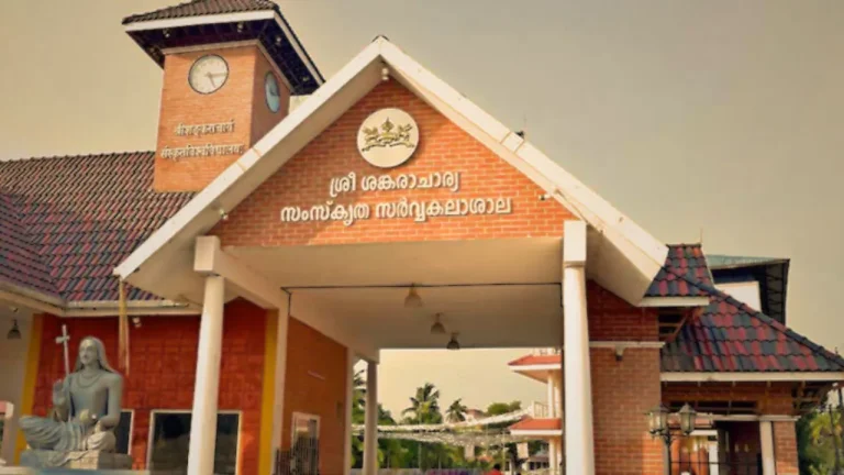 ബിരുദ പരീക്ഷയിൽ തോറ്റാലും പിജി പഠിക്കാം; ബിരുദം തോറ്റയാൾക്ക് എം.എഫ്.എ നൽകി കാലടി സംസ്കൃത സർവ്വകലാശാല