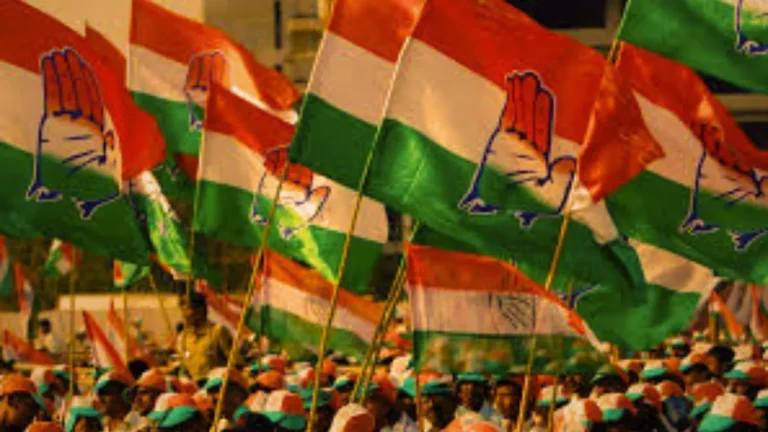 വിഡിയുടെ പുതുയുഗയാത്രയില്‍ നിറയ്ക്കുക ഭരണവിരുദ്ധ വികാരം; രാഹുല്‍ ഗാന്ധിയില്ല, ശശി തരൂരിനെ അണിനിരത്താന്‍ നീക്കം; പടലപ്പിണക്കങ്ങള്‍ക്കിടെ കോണ്‍ഗ്രസ് ആദ്യഘട്ട സ്ഥാനാര്‍ത്ഥി പട്ടിക പൂര്‍ത്തിയാക്കുന്നു