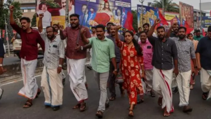 മന്ത്രി വീണാ ജോര്‍ജിന് നേരെയുണ്ടായ അക്രമത്തില്‍ പ്രതിഷേധം; കണ്ണൂര്‍ ഡിസിസി ഓഫീസിലേക്ക് എസ്എഫ്ഐ മാര്‍ച്ച്, സംഘര്‍ഷം;  ഡിസിസി ഓഫീസിന് നേരെ എസ്എഫ്ഐയുടെ കല്ലേറ്