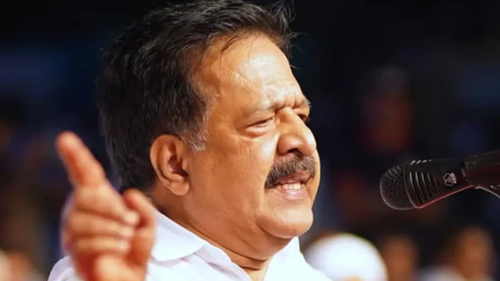 സർക്കാരിനെതിരെ ആഞ്ഞടിച്ച് രമേശ് ചെന്നിത്തല; പാഠപുസ്തക വിതരണം ‘തുഗ്ലക്ക് പരിഷ്കാരം’, മന്ത്രി വാസവനെതിരെ അവകാശലംഘന നോട്ടീസ് നല്‍കും