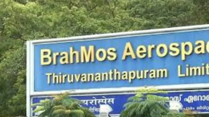 തിരുവനന്തപുരം ബ്രഹ്മോസ് യൂണിറ്റിന് 180 ഏക്കർ ഭൂമി സൗജന്യമായി നൽകാൻ മന്ത്രിസഭാ തീരുമാനം; പ്രതിരോധ മേഖലയിൽ നിർണ്ണായക ചുവടുവെപ്പ്.കാട്ടാക്കടയിൽ ഉയരുന്നത് വമ്പൻ പ്രതിരോധ സമുച്ചയം;