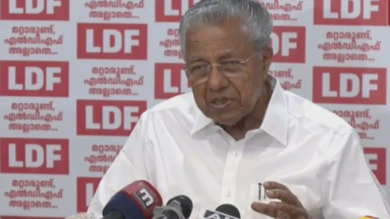 പൊതു സമ്മേളനത്തില്‍ ചോദ്യം ചോദിച്ച പാര്‍ട്ടിക്കാരനോട് വീട്ടില്‍ പോയി ചോദിക്കാന്‍ പറഞ്ഞു; പത്ര സമ്മേളനത്തില്‍ മാധ്യ പ്രവര്‍ത്തകര്‍ ചോദിച്ചാല്‍ . 'ഇയാള്‍ക്ക് വേറെന്തോ സൂക്കേടാണ് കേട്ടോ' എന്ന് പറയും; ചോദ്യശരങ്ങളില്‍ ക്ഷുഭിതനായി മുഖ്യമന്ത്രി; മാധ്യമപ്രവര്‍ത്തകര്‍ക്കും പ്രവര്‍ത്തകര്‍ക്കും നേരെ പിണറായിയുടെ കടന്നാക്രമണം