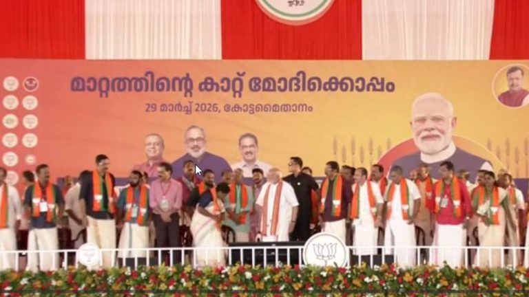 പാലക്കാട് ആവേശമായി പ്രധാനമന്ത്രി; ഇനി തൃശൂരിലേക്ക് റോഡ് ഷോയ്ക്കായി മോദി എത്തും