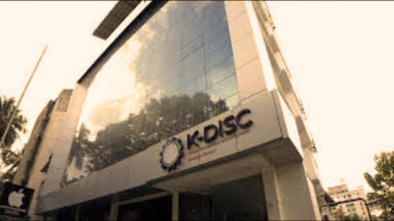 ഡോ. പി. സരിനെതിരെ തിരഞ്ഞെടുപ്പ് കമ്മിഷന് പരാതി; പെരുമാറ്റച്ചട്ടം ലംഘിച്ചെന്ന് ആരോപണം