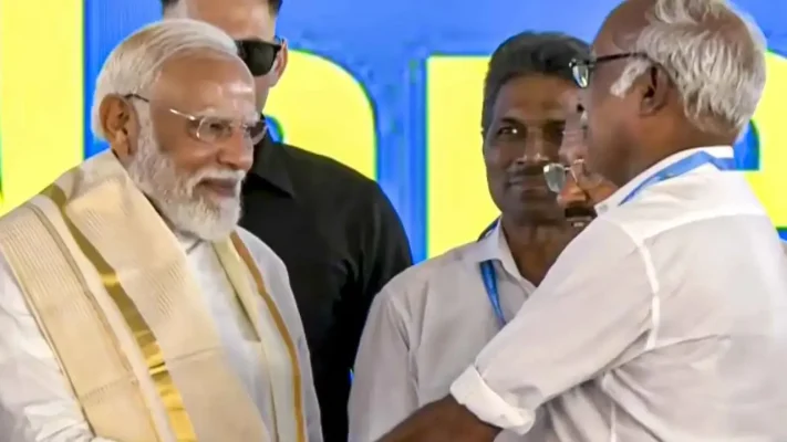 നിയമസഭാ തിരഞ്ഞെടുപ്പ് പ്രചാരണത്തിന് തുടക്കമിട്ട് പ്രധാനമന്ത്രി കൊച്ചിയിൽ; ധീവരസഭയുടെ സുവർണ്ണ ജൂബിലി ആഘോഷം ഉദ്ഘാടനം ചെയ്തു; കേരളത്തെ ‘കേരളം’ എന്ന് കേന്ദ്രം ഔദ്യോഗികമായി നാമകരണം ചെയ്തെന്ന് മോദി