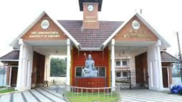 കാലടി സർവ്വകലാശാലയിൽ കൂട്ടനടപടി; പരീക്ഷാ കൺട്രോളറെ നീക്കി വിസി