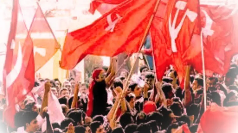 കേരളത്തിന്റെ വികസന കുതിപ്പും മാറുന്ന ജനവിധിയും: ഒരു ദശകത്തിന്റെ റിപ്പോർട്ട് കാർഡ്