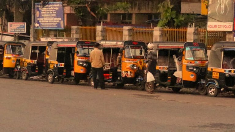 തമ്പാനൂരിൽ ഓട്ടോ ഡ്രൈവർക്ക് പോലീസ് മർദ്ദനം; 68-കാരന്റെ മുഖത്തടിച്ചു, എസ്.ഐക്കെതിരെ അന്വേഷണം