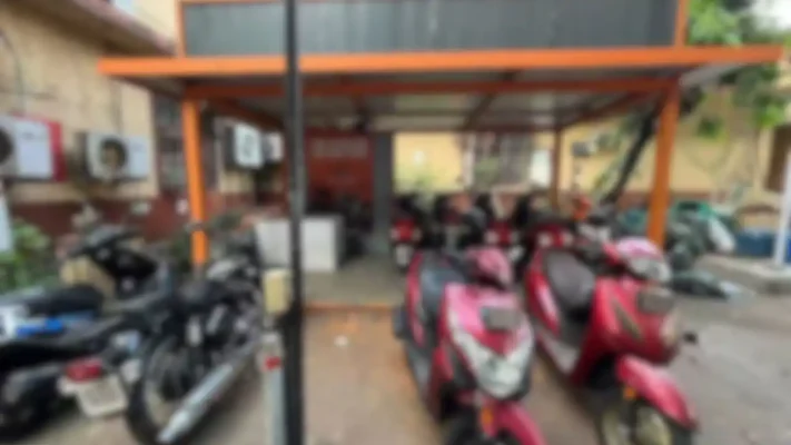 തിരുവനന്തപുരത്ത് അനധികൃത വാഹന വാടക കേന്ദ്രം പൂട്ടിച്ചു; 200 ലിറ്റർ പെട്രോളും വാഹനങ്ങളും പിടിച്ചെടുത്തു