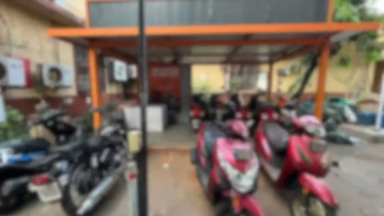തിരുവനന്തപുരത്ത് അനധികൃത വാഹന വാടക കേന്ദ്രം പൂട്ടിച്ചു; 200 ലിറ്റർ പെട്രോളും വാഹനങ്ങളും പിടിച്ചെടുത്തു