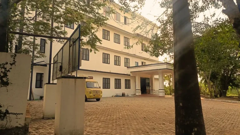 അഞ്ചരക്കണ്ടിയില്‍ പ്രതിഷേധക്കടല്‍; ദന്തല്‍ കോളേജ് അടച്ചുപൂട്ടി, എച്ച്.ഒ.ഡി ഒളിവില്‍; അന്വേഷണം ഊര്‍ജ്ജിതമാക്കി പ്രത്യേക സംഘം; പ്രതികളായ അധ്യാപകരുടെ അറസ്റ്റ് ഉടന്‍?