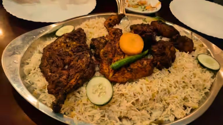 മന്തിക്കടയുടെ വിഷു ആശംസ വിവാദം: ഉടമ അറസ്റ്റില്‍; പ്രകോപനം തടയാന്‍ കര്‍ശന നടപടിയുമായി പോലീസ്