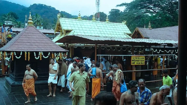 ജംഷഡ്പൂരിലെ നാഷണല്‍ മെറ്റലര്‍ജിക്കല്‍ ലബോറട്ടറിയില്‍ നിന്നുള്ള പരിശോധനാ ഫലം ഏപ്രില്‍ അവസാനത്തോടെ ലഭിക്കും; സ്വര്‍ണ്ണത്തിന്റെ അളവില്‍ വന്ന കുറവും ലോഹക്കൂട്ടുമായി ബന്ധപ്പെട്ട തട്ടിപ്പുകളും ഈ റിപ്പോര്‍ട്ടിലൂടെ വ്യക്തമാകും; അതിന് ശേഷം വമ്പന്‍ സ്രാവുകളെ നോട്ടമിടും; ശബരിമലയില്‍ ഇനി എന്ത്?