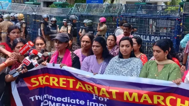 വനിതാ സംവരണ ബിൽ; സെക്രട്ടേറിയറ്റിലേക്ക് ബിജെപി വനിതാ കൗൺസിലർമാരുടെ മാർച്ച്‌; ഇന്ത്യ മുന്നണിക്ക് സ്ത്രീകൾ മാപ്പ് നൽകില്ലെന്ന് ആർ. ശ്രീലേഖ