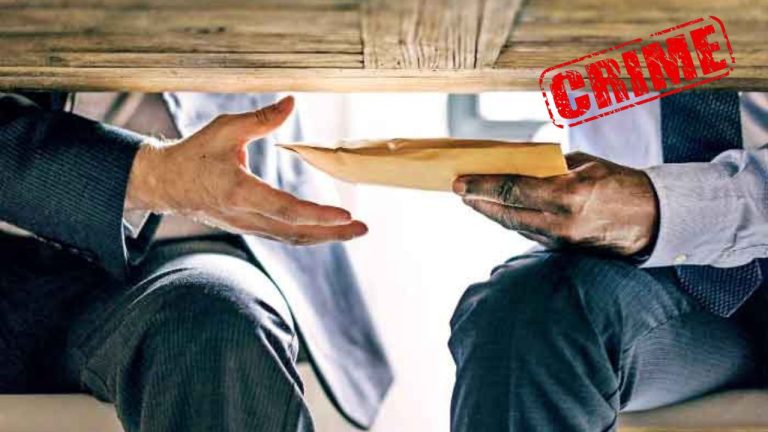 10,000 രൂപ കൈക്കൂലി വാങ്ങി; തിരുവനന്തപുരം മുൻ സർവേയറെ നാല് വർഷം തടവിന് ശിക്ഷിച്ച് വിജിലൻസ് കോടതി