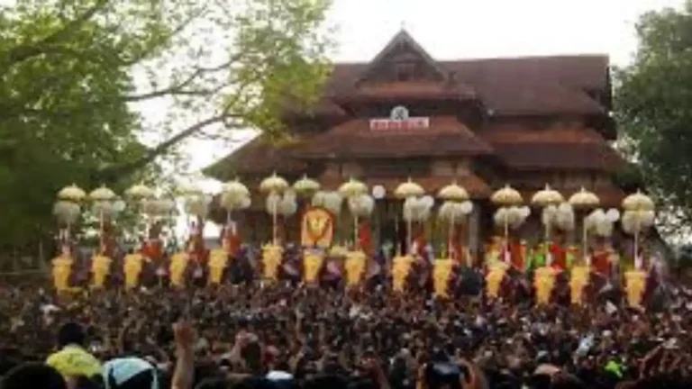 ആവേശക്കടലായി തൃശൂർ പൂരം; ഉപചാരം ചൊല്ലിപ്പിരിഞ്ഞു, ഇനി 2027 ഏപ്രിൽ 17-ന്