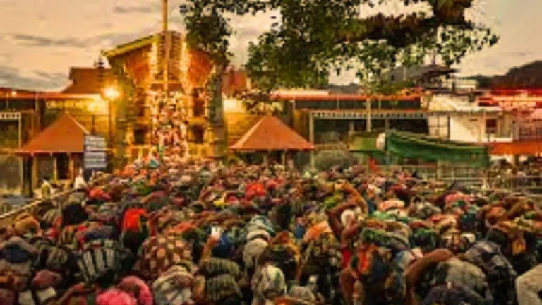 വിശ്വാസമോ നിയമമോ? ശബരിമല യുവതീപ്രവേശനത്തില്‍ സുപ്രീംകോടതിയുടെ 'തീപ്പൊരി' ചോദ്യങ്ങള്‍; ബിന്ദുവും കനകദുര്‍ഗ്ഗയും വിശ്വാസികളോ?