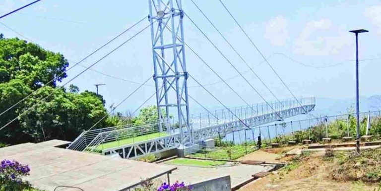 ഏഷ്യയിലെ തന്നെ നീളം കൂടിയ കാന്റിലിവര്‍ ഗ്ലാസ് ബ്രിഡ്ജ് അടച്ചിട്ടിട്ട് ഇപ്പോള്‍ മൂന്ന് മാസം പിന്നിടുന്നു; ടൂറിസം തള്ളിന് ചരമ ഗീതം; വാഗമണ്ണില്‍ പഴയ സ്വപ്‌ന പദ്ധതിയ്ക്ക് സംഭവിക്കുന്നത്; ടൂറിസം മന്ത്രി ഇതുവല്ലതും അറിഞ്ഞോ?