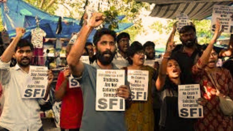 ഭരണം പോയതോടെ തെരുവില്‍ ഇറങ്ങി എസ്.എഫ്.ഐ; നീറ്റ് ക്രമക്കേടില്‍ കേരളമാകെ 'പ്രതിഷേധക്കടല്‍'