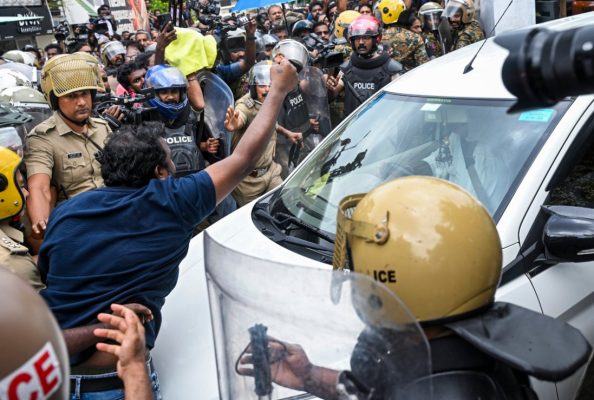 ബിനീഷ് കോടിയേരിയുടെ ഉറ്റ സുഹൃത്ത്; പിണറായിയുടെ വീട്ടിലെ റെയ്ഡ് കണ്ട് ചങ്കുപൊട്ടി ചീമുട്ട എറിഞ്ഞത് ഐപി ബിനു; മുന്‍ കൗണ്‍സിലര്‍ ഒളിവില്‍; അതൊരു കേവല ജനരോക്ഷമോ ?