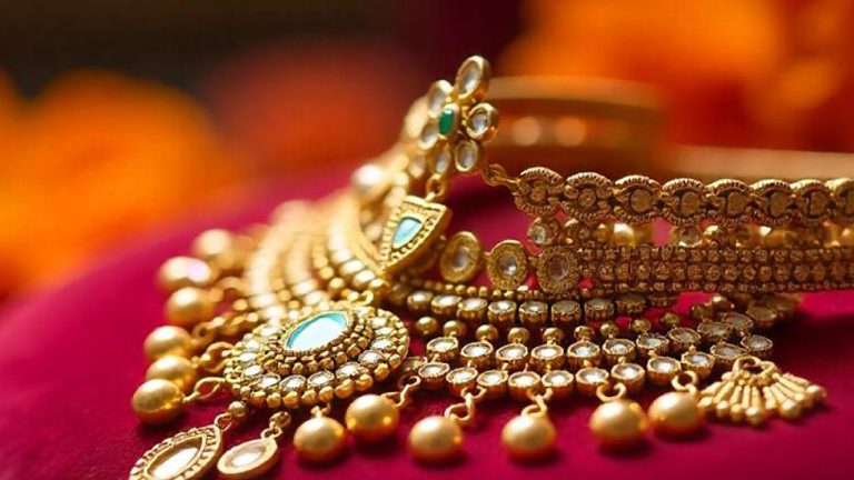 Trending Designs in Gold for Your Wedding Jewellery Ranging from Mangtika to Payal_Blog 1