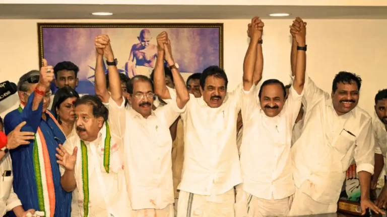 മുഖ്യമന്ത്രി കസേരയ്ക്ക് 'മൂന്നു പേരുടെ അങ്കം'; ഹൈക്കമാന്‍ഡ് നിരീക്ഷകര്‍ ഇന്നെത്തും; ഗ്രൂപ്പ് പോരില്‍ ഉലയുമോ കോണ്‍ഗ്രസ്; കെസിയും വിഡിയും ആര്‍സിയും ലക്ഷ്യമിടുന്നത് താക്കോല്‍ സ്ഥാനം