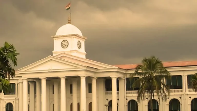ഖജനാവ് കാലി; പുതിയ ധനമന്ത്രി പാടുപെടും; കേന്ദ്രം കനിഞ്ഞില്ലെങ്കില്‍ ശമ്പളവും പെന്‍ഷനും മുടങ്ങുന്ന അവസ്ഥ; യുഡിഎഫ്  'ധവളപത്രം' ഇറക്കിയേക്കും