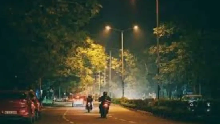 കവടിയാര്‍-വെള്ളയമ്പലം റോഡില്‍ റേസിംഗ് ലഹരി; സുരക്ഷാവേലികള്‍ തകര്‍ന്നു വീഴുന്നു; നന്നാക്കാന്‍ ആളില്ല, തടയാന്‍ പോലീസുമില്ല