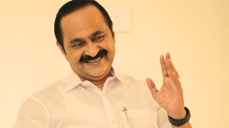 വി.ഡി. സതീശൻ: ജനകീയതയുടെ കരുത്തിൽ മുഖ്യമന്ത്രി പദത്തിലേക്ക്; യുഡിഎഫിൽ പുതിയ കരുത്തുറ്റ നേതൃത്വം