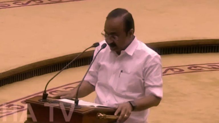 നിലപാട് മാറ്റിയില്ല; നിയമസഭയിലും 'വടശ്ശേരി ദാമോദരമേനോൻ സതീശൻ' ആയി മുഖ്യമന്ത്രിയുടെ സത്യപ്രതിജ്ഞ