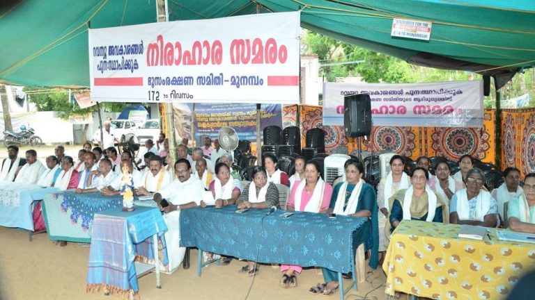മുനമ്പത്ത് വഖഫ് ബോര്‍ഡിന്റെ ഒളിപ്പോര്; പുതിയ സര്‍ക്കാരിന് 'എട്ടിന്റെ പണി' നല്‍കി മുന്‍ സര്‍ക്കാര്‍ പടിയിറങ്ങിയെന്ന് മുഖ്യമന്ത്രി വി.ഡി. സതീശന്‍