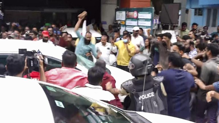 സംരക്ഷണം ഒരുക്കേണ്ടവര്‍ നോക്കുകുത്തികളായി; ഇഡി വാഹനത്തിന് നേരെയുണ്ടായ ആക്രമണത്തിന് പിന്നില്‍ ഗൂഡാലോചനയോ? 