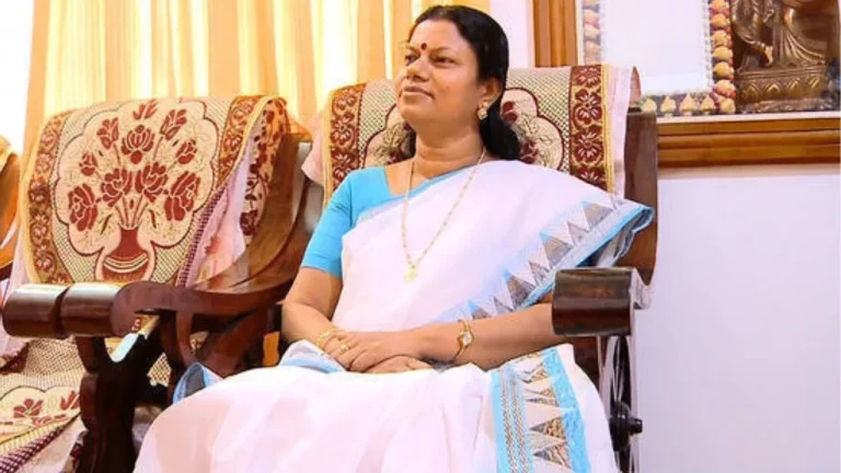 തുടക്കം ഗംഭീരം, ഇതാകണം മന്ത്രി! ആമിനയുടെ കവിളില്‍ തട്ടി ബിന്ദു കൃഷ്ണ; കണ്ണീരൊപ്പാന്‍ അസാധാരണ ഇടപെടലുമായി പുതിയ മന്ത്രി; 'പൂക്കി' ബിന്ദു കൃഷ്ണയെന്ന് ജനങ്ങള്‍
