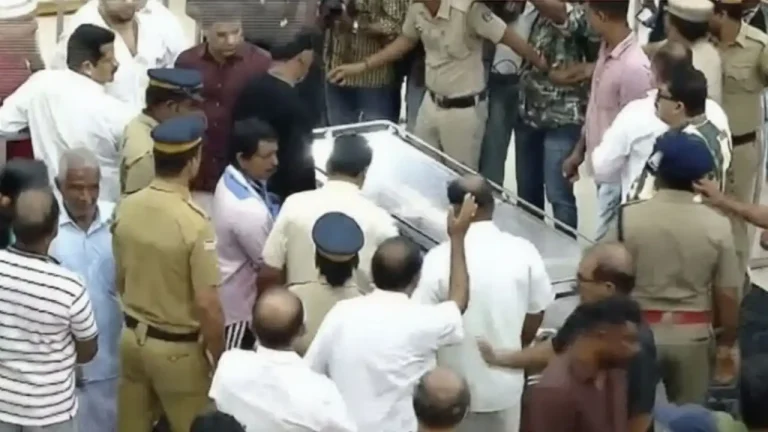 നടൻ സലിം കുമാറിന്റെ ഭൗതികശരീരം പറവൂരിൽ; അന്തിമോപചാരമർപ്പിച്ച് സഹപ്രവർത്തകരും ജനങ്ങളും; സംസ്കാരം ഇന്ന് വൈകിട്ട് വീട്ടുവളപ്പിൽ