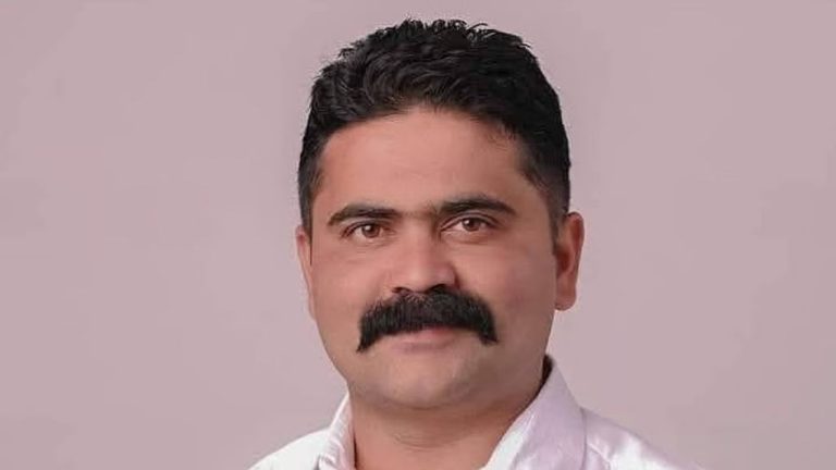 ദളിത് യുവതിയെ പീഡിപ്പിച്ച കേസ്: കോണ്ഗ്രസ് കൗണ്സിലര് പ്രശോഭ് സി. വത്സന് അയോഗ്യനാകാന് സാധ്യത; നഗരസഭാ യോഗങ്ങളില് പങ്കെടുത്തില്ല; വ്യക്തമായ കാരണമില്ലാതെ മൂന്ന് മാസം കൗണ്സില് യോഗങ്ങളില് പങ്കെടുക്കാതിരുന്നാല് അയോഗ്യത കല്പ്പിക്കും ദളിത് യുവതിയെ പീഡിപ്പിച്ച കേസ്: കോണ്ഗ്രസ് കൗണ്സിലര് പ്രശോഭ് സി. വത്സന് അയോഗ്യനാകാന് സാധ്യത; നഗരസഭാ യോഗങ്ങളില് പങ്കെടുത്തില്ല; വ്യക്തമായ കാരണമില്ലാതെ മൂന്ന് മാസം കൗണ്സില് യോഗങ്ങളില് പങ്കെടുക്കാതിരുന്നാല് അയോഗ്യത കല്പ്പിക്കും