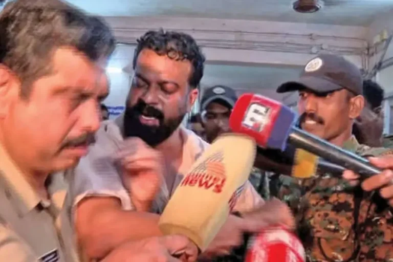 വീട്ടില് കയറി താലിമാല പൊട്ടിച്ചു, മുഖത്തടിച്ചു; ബിജെപി കൗണ്സിലര് സുഗതന്റെ അറസ്റ്റില് പോലീസിനെതിരെ ഭാര്യ; ഒളിവിലായിരുന്നില്ല, ചിക്കന്പോക്സിന് ചികിത്സയിലെന്ന് വാദം; സുഗതനെ സെന്ട്രല് ജയിലിലേക്ക് മാറ്റി Sugathan